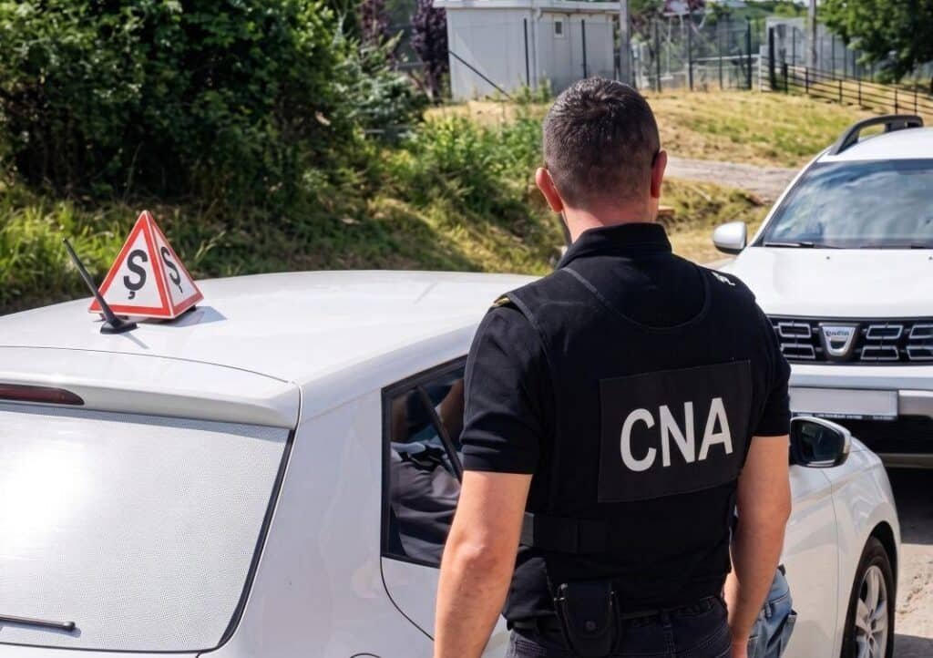 Un instructor auto din Chișinău, reținut de CNA și procurori într-un dosar de trafic de influență 1 Un instructor auto din Chișinău, reținut de CNA și procurori într-un dosar de trafic de influență