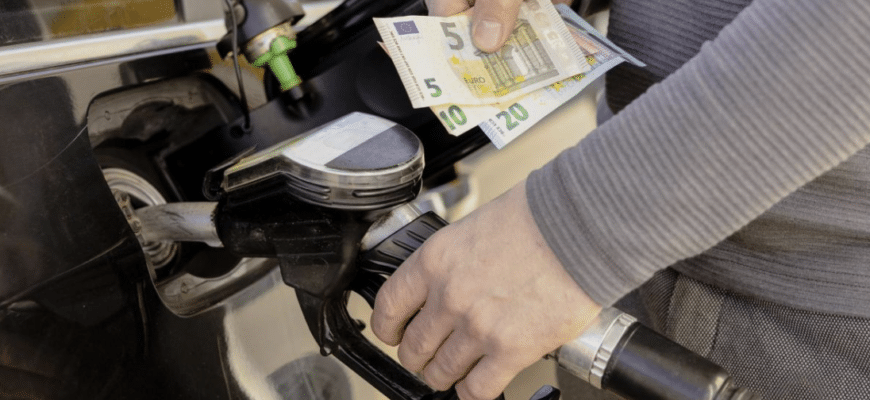 Italia ar putea acorda un bonus de 100 de euro pentru benzină și motorină. Cine ar putea beneficia de ajutor