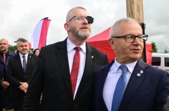 Parlamentul European i-a ridicat imunitatea eurodeputatului polonez Grzegorz Braun pentru negarea Holocaustului 2 Parlamentul European i-a ridicat imunitatea eurodeputatului polonez Grzegorz Braun pentru negarea Holocaustului